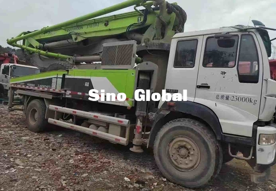 รถปั๊มคอนกรีต Zoomlion มือสอง 37M พร้อม Sinotruk แชสซี 1370mm Feeding Height