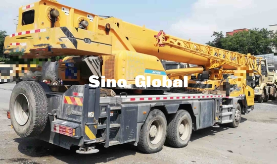 เครนมือ 2 XCMG 25 ตัน รถบรรทุกติดเครน 21m เส้นผ่านศูนย์กลางการหมุน