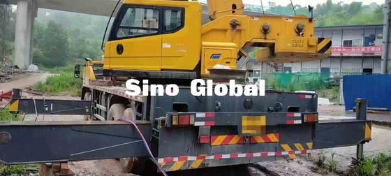 50 ตันใช้รถบรรทุกติดเครน XCMG QY50KA 40L การใช้น้ำมันต่อ 100km